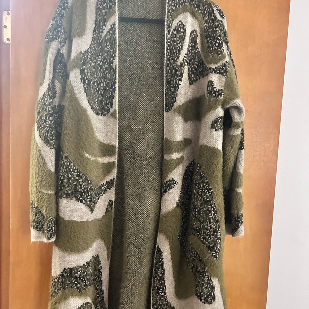 Stylish Green and Beige Patterned Cardigan